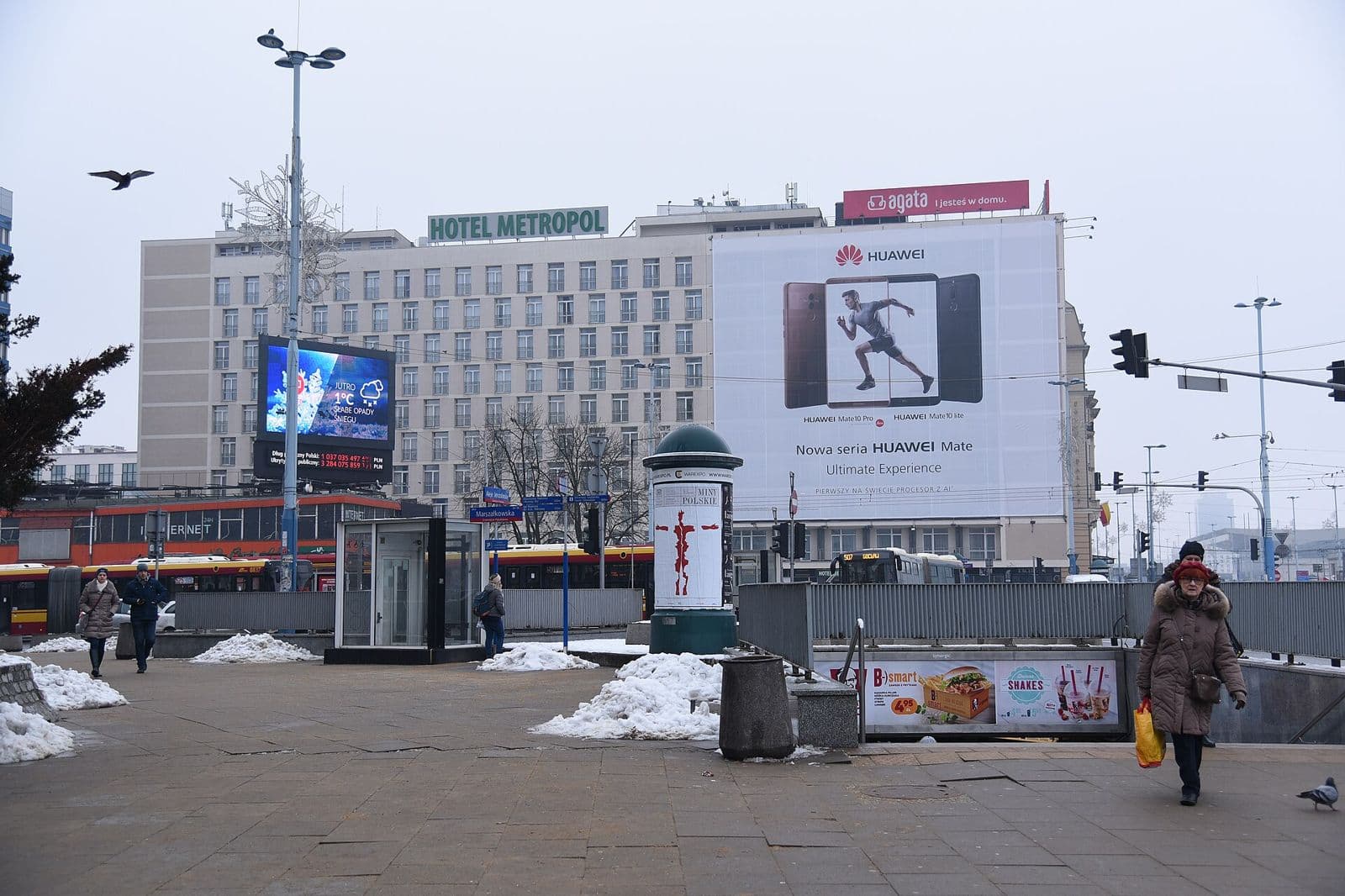 Hotel Metropol on Marszałkowska, seen across the street in winter